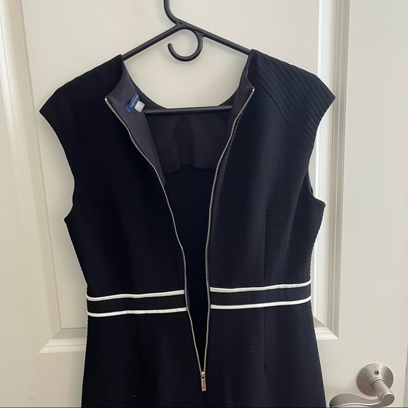 🌴Tommy Hilfiger Women's Black with White Belt Sheath Dress Size 10 - Picture 6 of 8